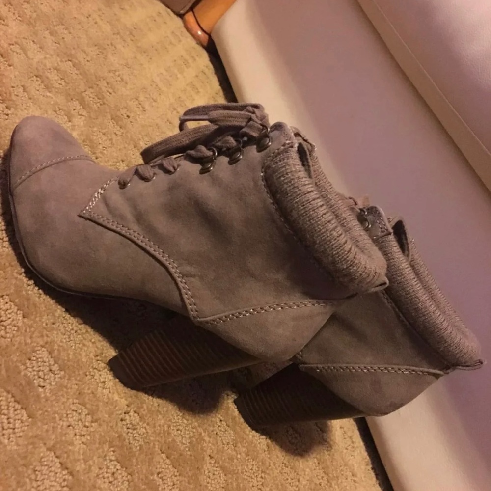 Boots - Picture 3 of 4